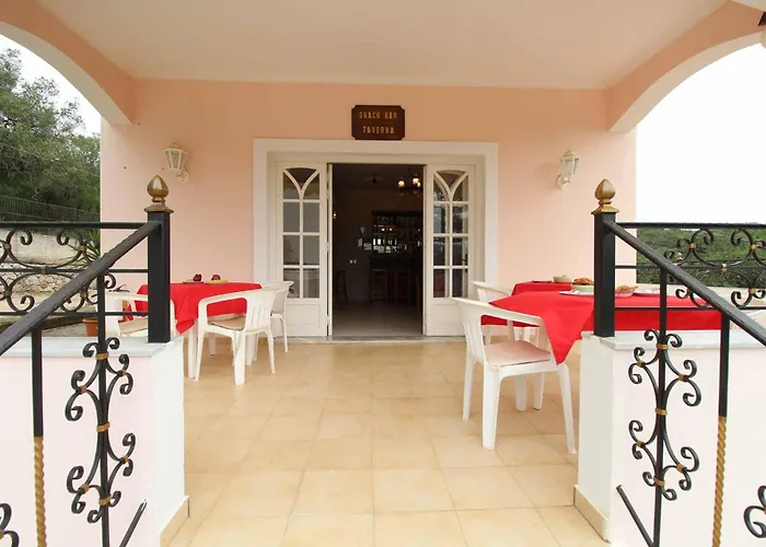 Frankis Agios Spyridonas Perithia Appart hôtel