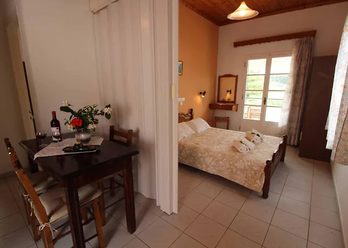 Frankis Agios Spyridonas Perithia Appart hôtel 3*
