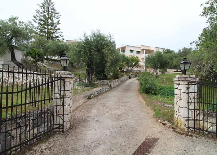 Appart hôtel Frankis Agios Spyridonas Perithia Ypsilas