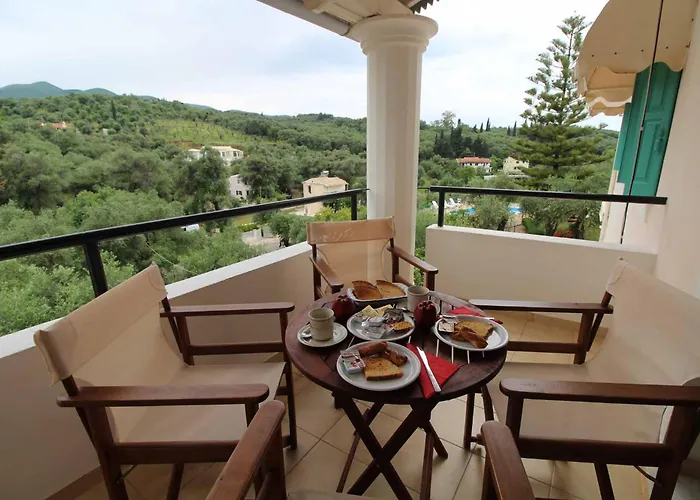 Frankis Agios Spyridonas Perithia Appart hôtel