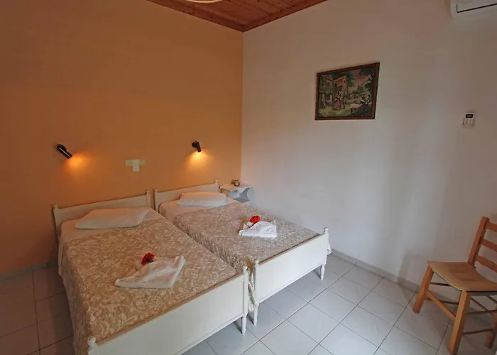 Appart hôtel Frankis Agios Spyridonas Perithia 3*