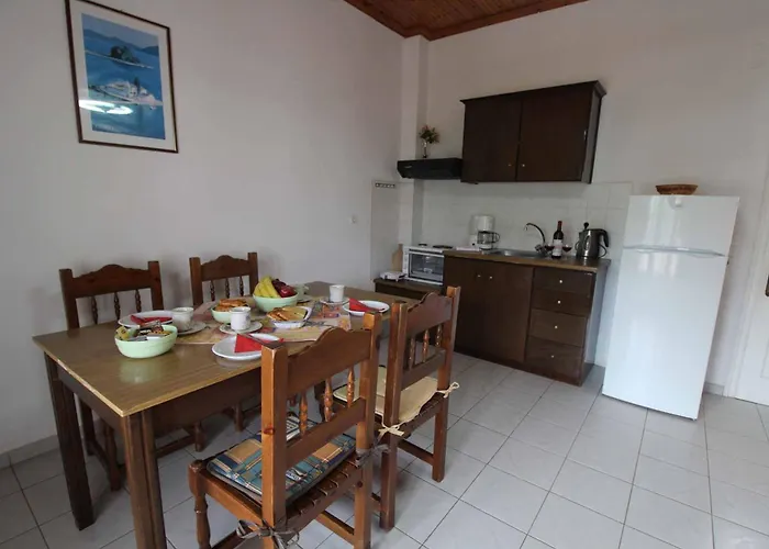Frankis Agios Spyridonas Perithia Appart hôtel