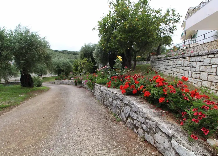 Frankis Agios Spyridonas Perithia Appart hôtel Ypsilas
