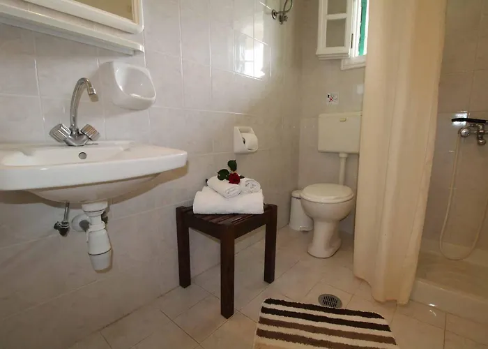Frankis Agios Spyridonas Perithia 3*