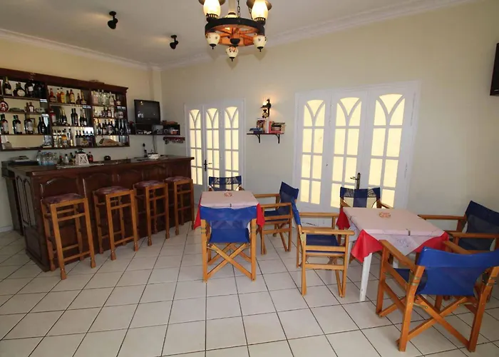 Frankis Agios Spyridonas Perithia Appart hôtel Ypsilas