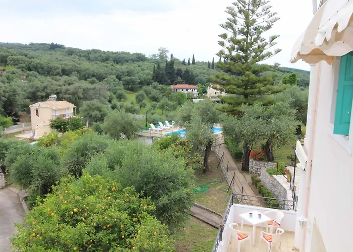 Frankis Agios Spyridonas Perithia 3*
