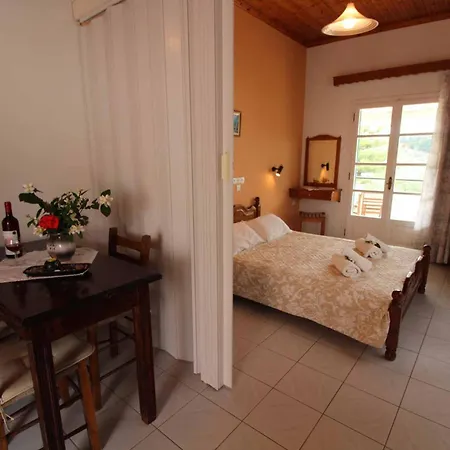 Frankis Agios Spyridonas Perithia Апарт-отель 3*