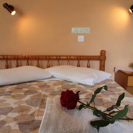 Апарт-отель Frankis Agios Spyridonas Perithia 3*