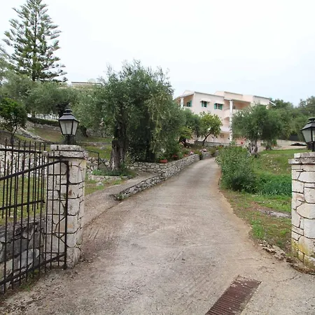 Апарт-отель Frankis Agios Spyridonas Perithia Ypsilas