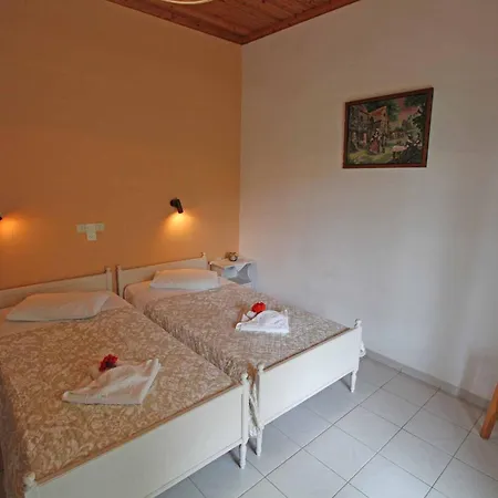 Апарт-отель Frankis Agios Spyridonas Perithia 3*