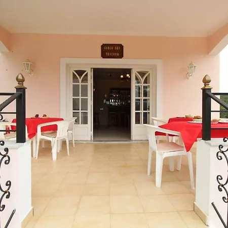 Frankis Agios Spyridonas Perithia Aparthotel