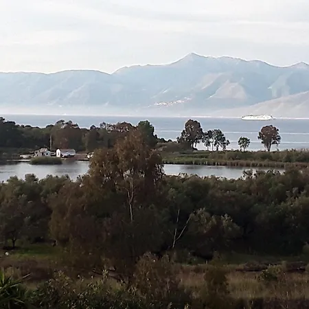 Frankis Agios Spyridonas Perithia Ypsilas