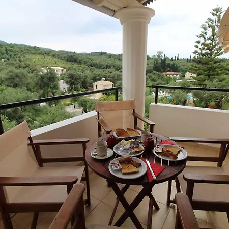 Frankis Agios Spyridonas Perithia Aparthotel