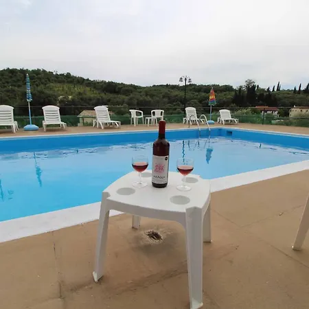 Frankis Agios Spyridonas Perithia Aparthotel Ypsilas