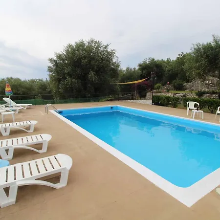 Frankis Agios Spyridonas Perithia 3*