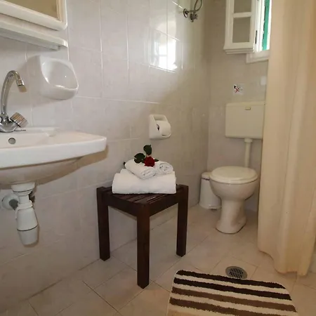 Frankis Agios Spyridonas Perithia 3*