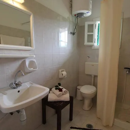 Frankis Agios Spyridonas Perithia