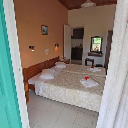 Frankis Agios Spyridonas Perithia Aparthotel 3*