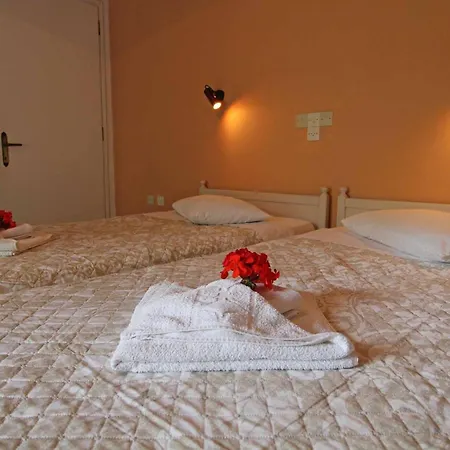 Frankis Agios Spyridonas Perithia Aparthotel 3*